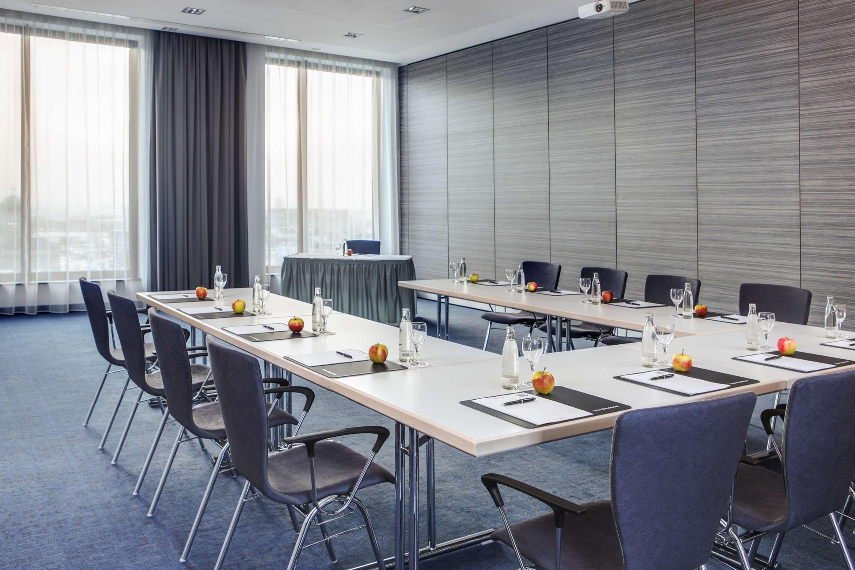 Intercityhotel Hamburg Dammtor-Messe Dış mekan fotoğraf