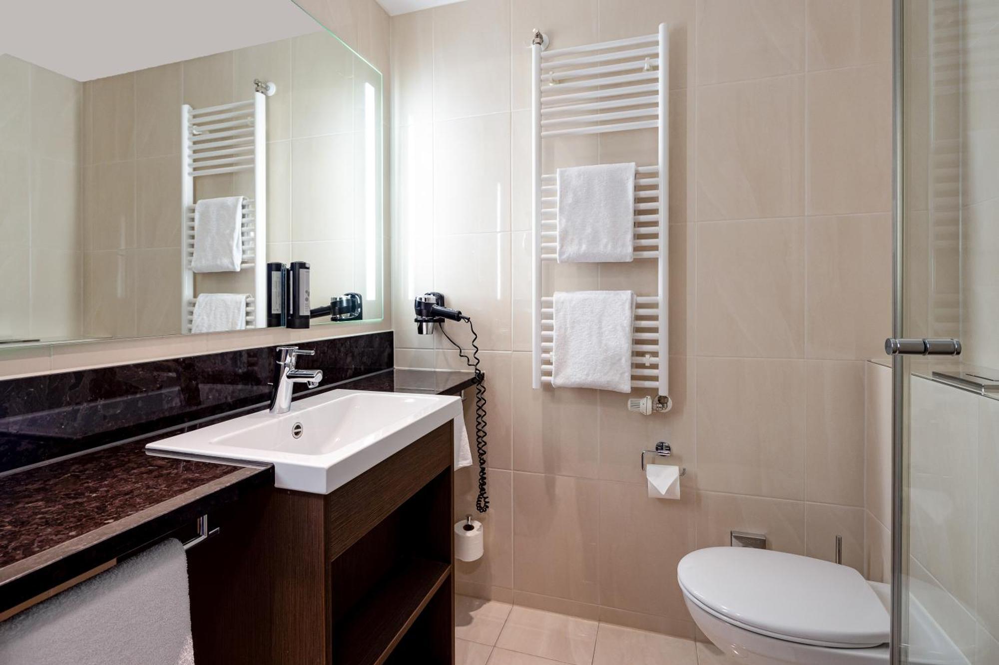 Intercityhotel Hamburg Dammtor-Messe Dış mekan fotoğraf