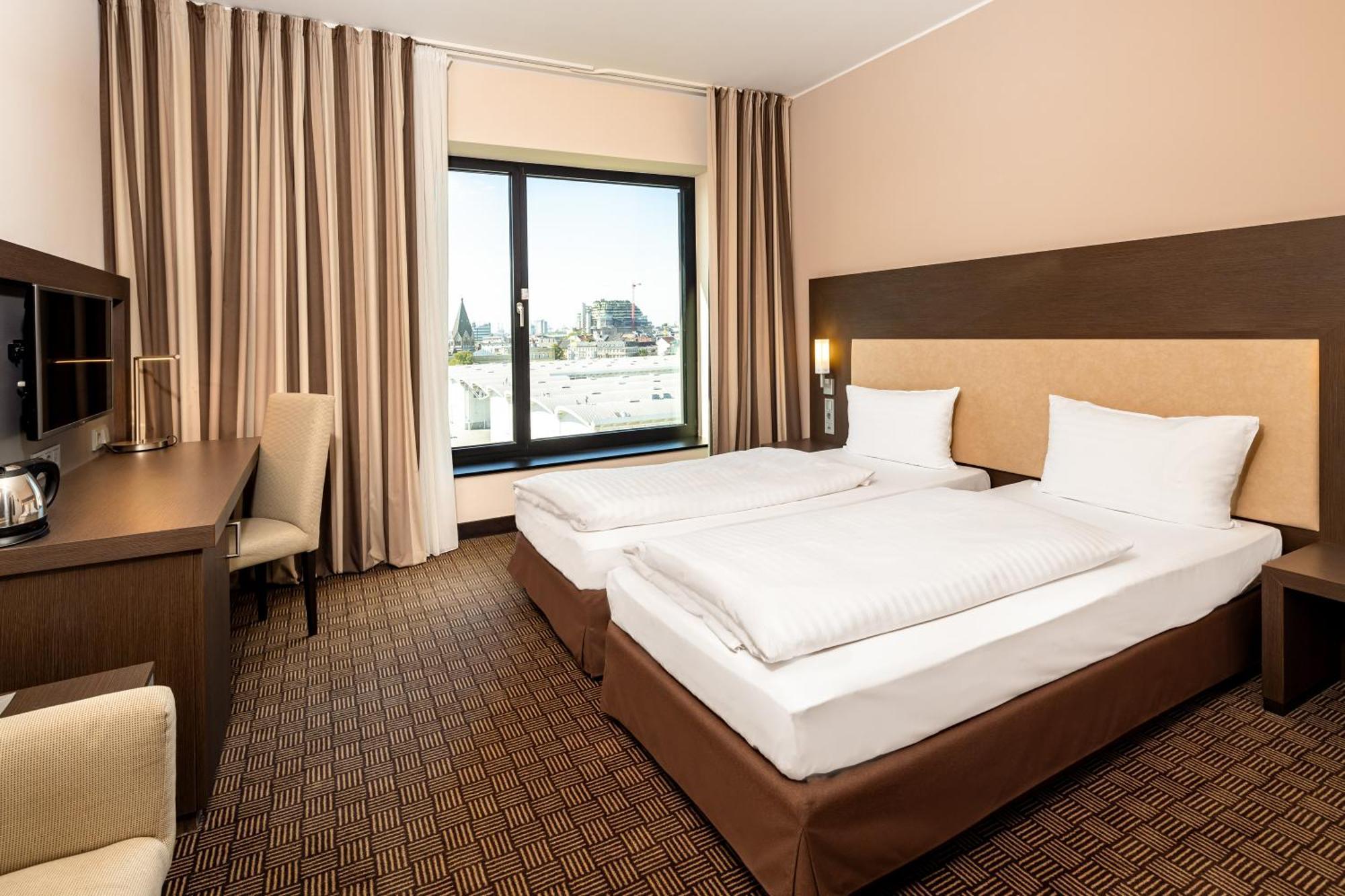 Intercityhotel Hamburg Dammtor-Messe Dış mekan fotoğraf