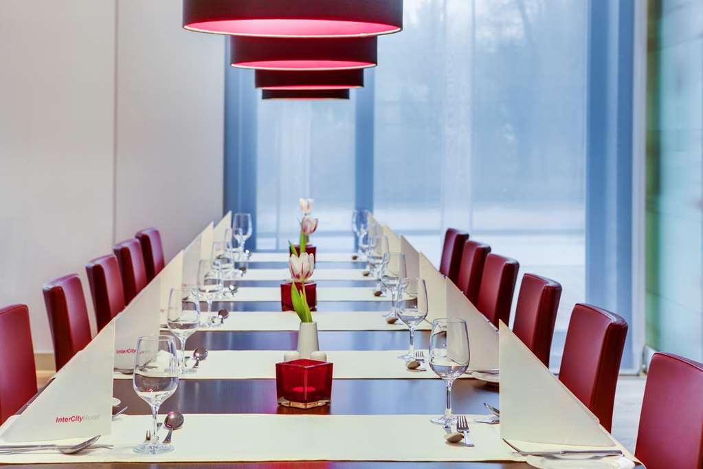 Intercityhotel Hamburg Dammtor-Messe Restoran fotoğraf